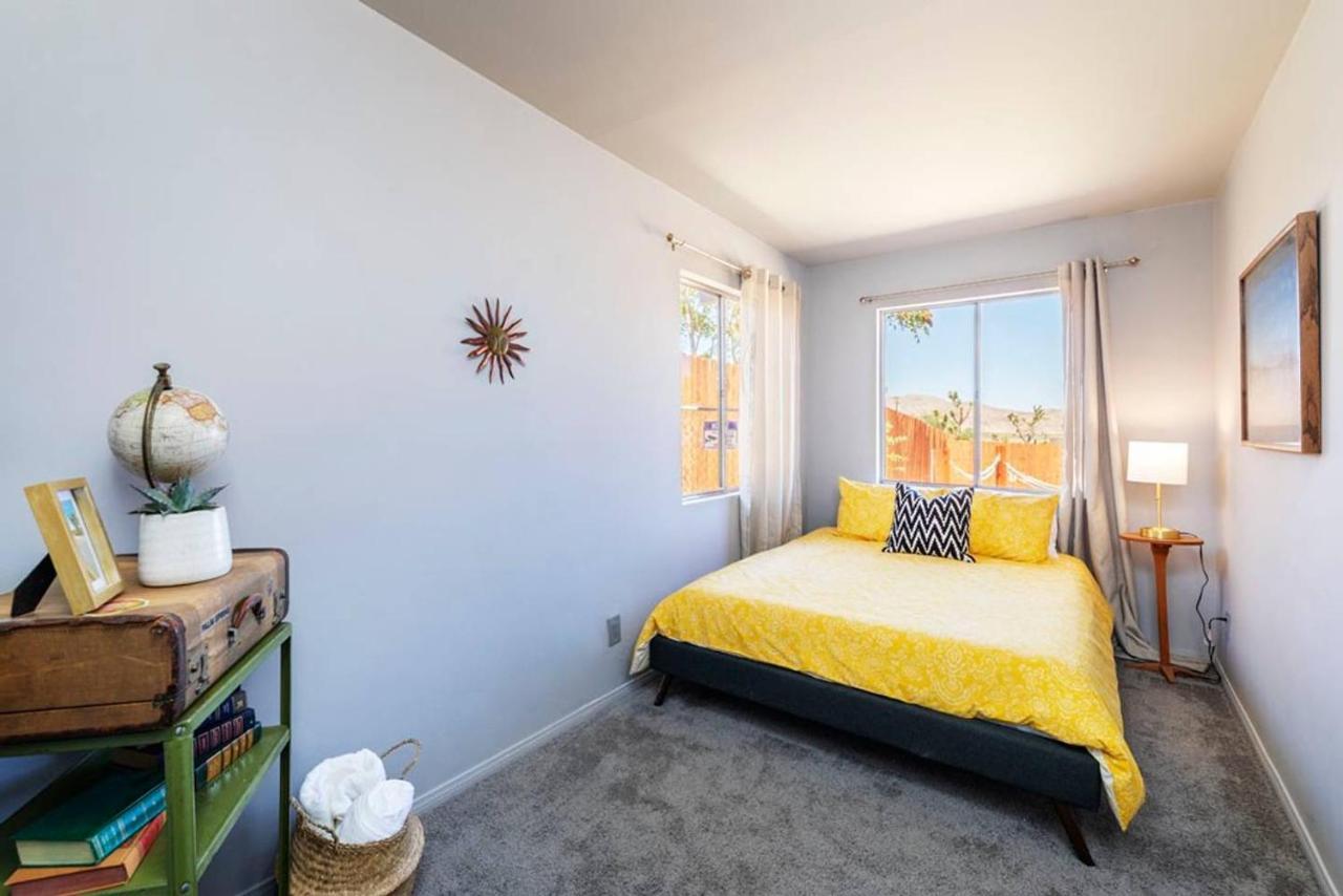 ジョシュア・ツリー Made In The Shade - Central, Hot Tub, Ac, Sleeps 8ヴィラ エクステリア 写真