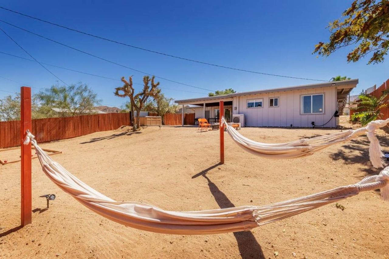 ジョシュア・ツリー Made In The Shade - Central, Hot Tub, Ac, Sleeps 8ヴィラ エクステリア 写真