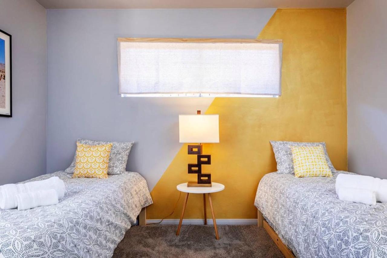 ジョシュア・ツリー Made In The Shade - Central, Hot Tub, Ac, Sleeps 8ヴィラ エクステリア 写真